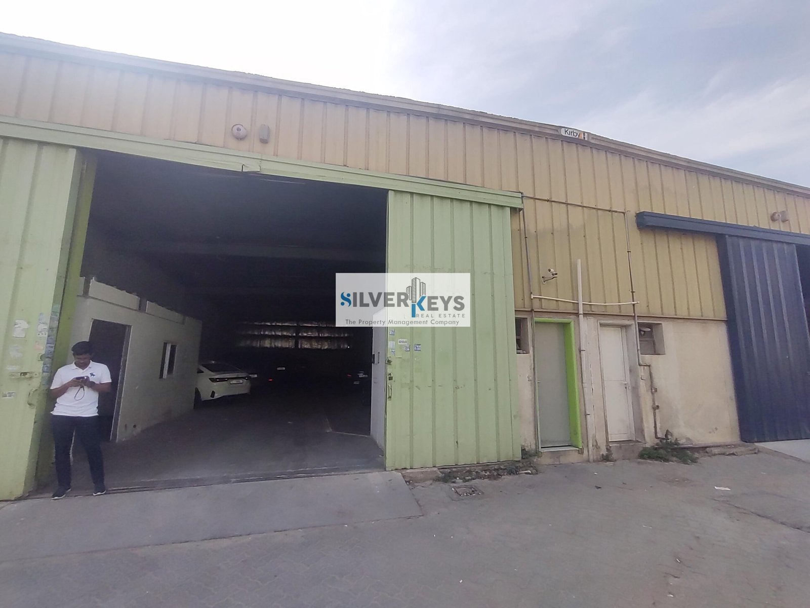 WareHouse for rent in Strategic Location Al qouz 4 Real Estate